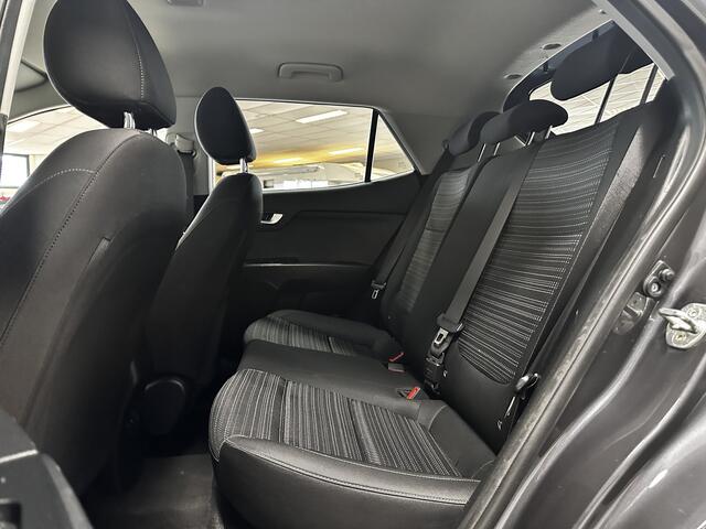KIA Stonic 1.0 T-GDi DynamicLine/ Trekhaak/ Keyless/ Camera/ 17'' LMV/ Extra getint glas/ Apple + Android/ Lane-Assist./ Navi/ Grootlicht Assist./ Clima/ Cruise/ Elek. pakket/ Isofix/ Bluetooth/ Multi. LEDER. Stuur/ Mistl./ P