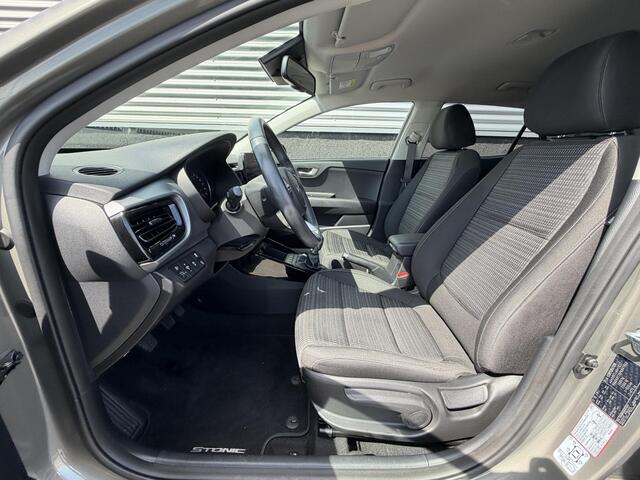 KIA Stonic 1.0 T-GDi MHEV DynamicPlusLine Nieuw geleverd, 1e eign. Navigatie, Privacy glass, Smart Key, Cruise control, Climate control
