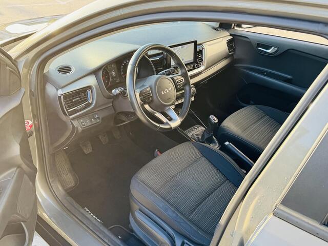 KIA Stonic 1.0 T-GDi MHEV DynamicPlusLine NW geleverd & Onderhouden | Clima | Cruise | Camera | Keyless | Privacyglass | DAB+