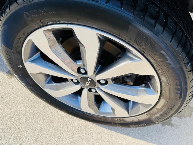 KIA Stonic 1.0 T-GDi MHEV DynamicPlusLine NW geleverd & Onderhouden | Clima | Cruise | Camera | Keyless | Privacyglass | DAB+
