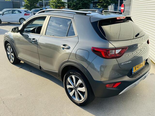 KIA Stonic 1.0 T-GDi MHEV DynamicPlusLine NW geleverd & Onderhouden | Clima | Cruise | Camera | Keyless | Privacyglass | DAB+