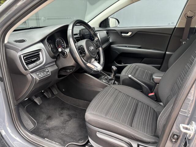 KIA Stonic 1.0 T-GDi MHEV DynamicLine / Apple CarPlay & Android Auto / Achteruitrijcamera / Parkeersensoren achter / Cruise control / Airconditioning / 15 inch lichtmetalen velgen /