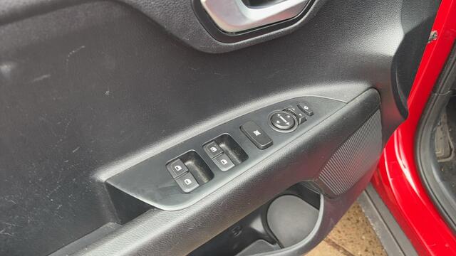 KIA Stonic 1.0 T-GDi DynamicLine 1STE EIG / TREKHAAK / CAMERA / CARPLAY / NAVI / CLIMA / PDC / BLUETOOTH / CRUISE / NL-AUTO