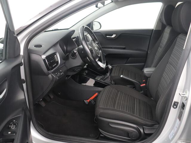 KIA Stonic 1.0 T-GDi DynamicPlusLine | Carplay | Climate control | Cruise control | Camera | Park assist | Full LED | Keyless |