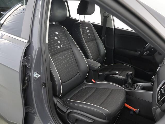 KIA Stonic 1.0 T-GDi MHEV GT-Line | Navigatie | Achteruitrijcamera | Stoel/stuurverwarming | Climate Control |