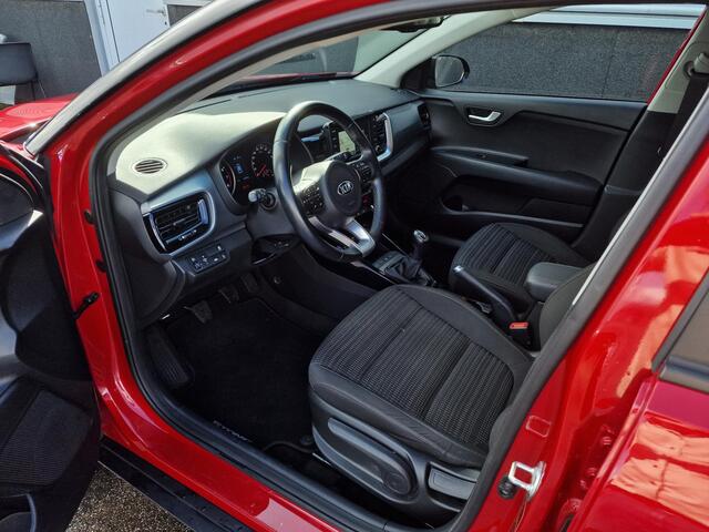 KIA Stonic 1.0 T-GDi DynamicPlusLine Nieuw geleverd en dealeronderhouden, Navigatie, Smart Key, Privacy glass, Achteruitrijcamera, Cruise control, Climate control