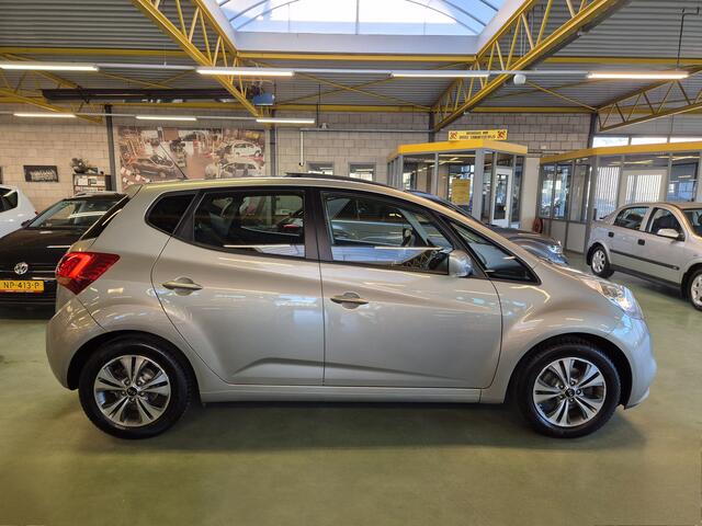 KIA VENGA 1.4 CVVT Summer Edition -90pk- Panorama Dak | Rijklaarprijs incl. 1 jaar Bovag garantie