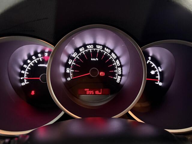 KIA VENGA 1.4 CVVT Summer Edition Trekhaak, All Season banden, glazen panorama-dak, Navigatie, Camera.