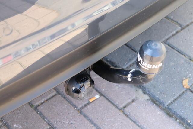 KIA VENGA 1.6 CVVT ExecutiveLine Automaat. Trekhaak, navigatie.