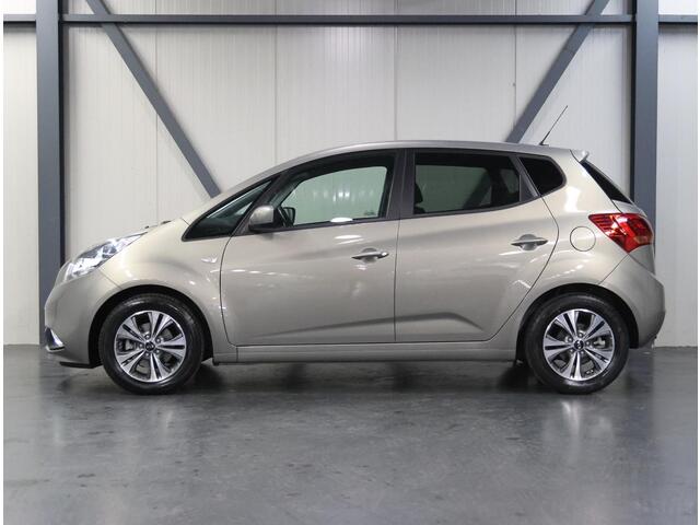 KIA VENGA 1.4 CVVT DynamicPLusLine | 1ste eigenaar | Armsteun | Bluetooth | Camera | Climate Control | Cruise Control | LED | Navigatie | Parkeersensoren | Isofix | Privacy Glass |