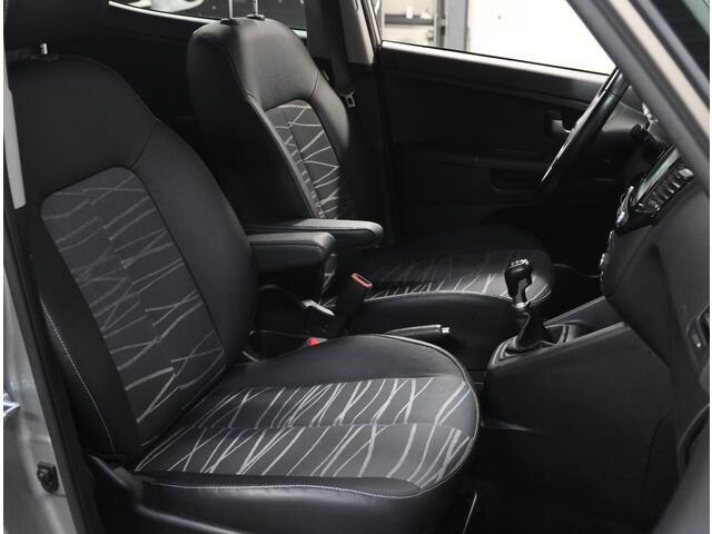 KIA VENGA 1.4 CVVT DynamicPLusLine | 1ste eigenaar | Armsteun | Bluetooth | Camera | Climate Control | Cruise Control | LED | Navigatie | Parkeersensoren | Isofix | Privacy Glass |