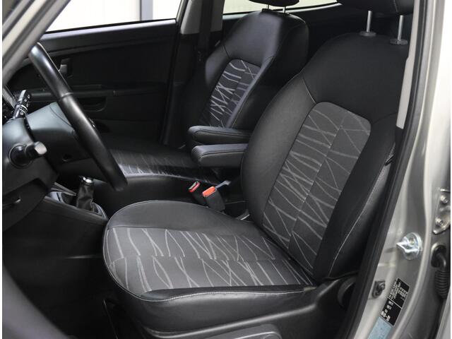 KIA VENGA 1.4 CVVT DynamicPLusLine | 1ste eigenaar | Armsteun | Bluetooth | Camera | Climate Control | Cruise Control | LED | Navigatie | Parkeersensoren | Isofix | Privacy Glass |