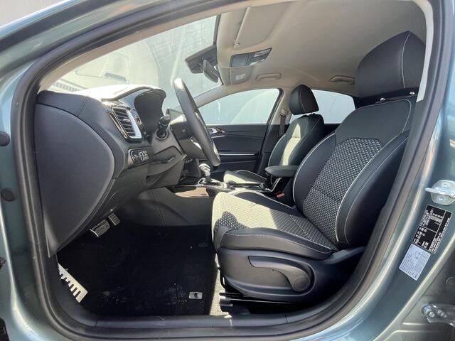 KIA Xceed 1.6 GDi PHEV DynamicPlusLine Automaat / NIEUW uit voorraad leverbaar! / Achteruitrij Camera / Stuur- en Stoelverwarming voor en achter / Adaptieve Cruise Control / Apple Carplay & Android Auto / Navigatie full map / Keyless Entry & Start / Parkeersensoren