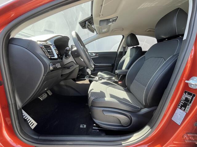 KIA Xceed 1.6 GDi PHEV DynamicPlusLine Automaat / NIEUW uit voorraad leverbaar! / Achteruitrij Camera / Stuur- en Stoelverwarming voor en achter / Adaptieve Cruise Control / Apple Carplay & Android Auto / Navigatie full map / Keyless Entry & Start / Parkeersensoren