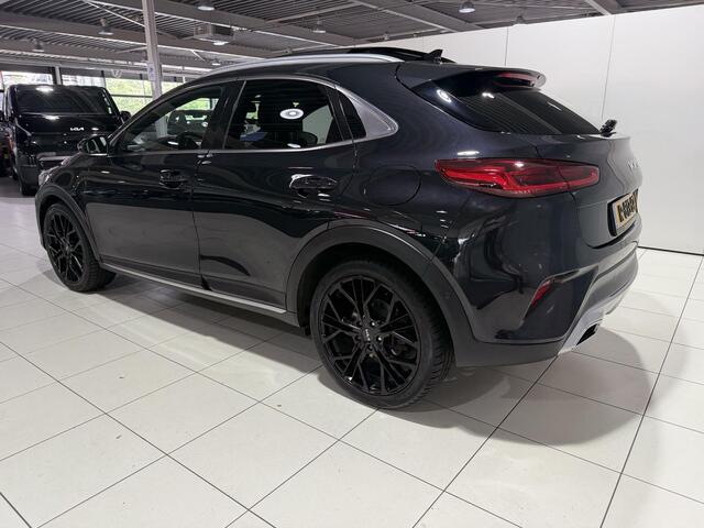 KIA Xceed 1.5 T-GDI MHEV Black Edition Automaat, Schuif Kantel dak, Stoel en Stuur verwarming, Apple Carplay/Android Auto, Navigatie, Camera.