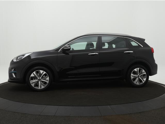 KIA e-Niro DynamicLine 64 kWh 3 Fase * Subsidie voor deze auto beschikbaar * - Cruise Control - Navigatie - Bluetooth telefonie - Fabrieksgarantie tot 04-2029