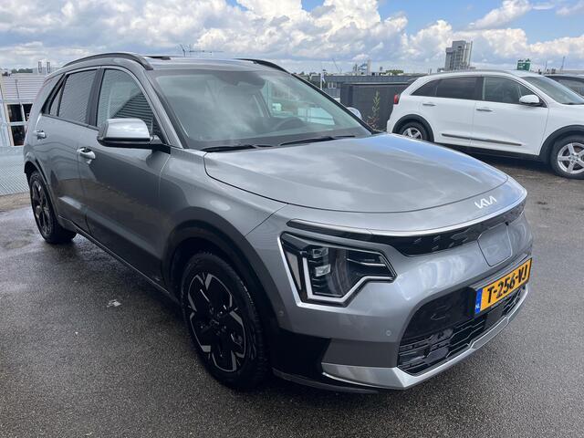 KIA e-Niro EV ExecutiveLine 64.8 kWh Nieuw geleverd | 1ste eigenaar | BTW auto | Meest luxe uitvoering