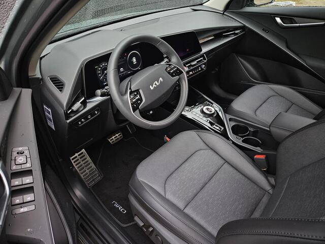 KIA e-Niro EV ExecutiveLine 64.8 kWh | Afneembare trekhaak | 7 jaar garantie | Snel leverbaar uit voorraad | Vehicle-2-Load (V2L) | Bekleding in premium lederlook | Harman Kardon Premium Sound System