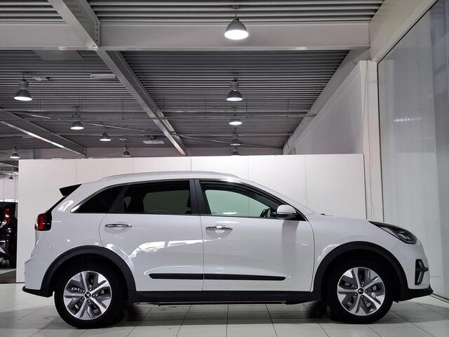 KIA e-Niro ExecutiveLine 64 kWh meest luxe uitvoering / unieke KM stand / Eerste eigenaar / NL auto !