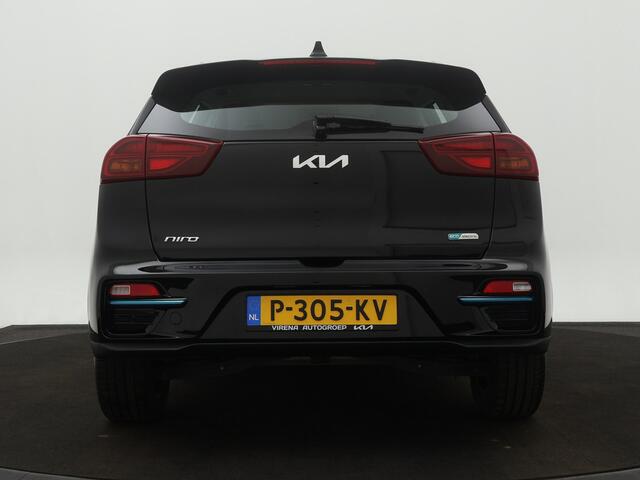 KIA e-Niro DynamicLine 64 kWh * ¤2000 Subsidie beschikbaar* - Apple CarPlay/Android Auto - Achteruitrijcamera - Adaptieve Cruise Control - Navigatie - Climate Control - Fabrieksgarantie tot 04-2029