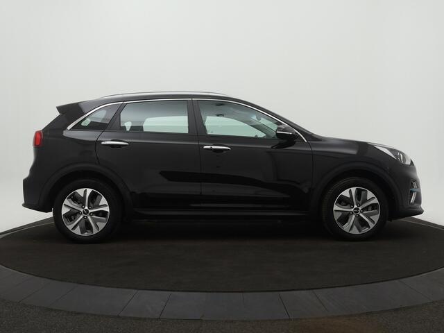 KIA e-Niro DynamicLine 64 kWh * ¤2000 Subsidie beschikbaar* - Apple CarPlay/Android Auto - Achteruitrijcamera - Adaptieve Cruise Control - Navigatie - Climate Control - Fabrieksgarantie tot 04-2029