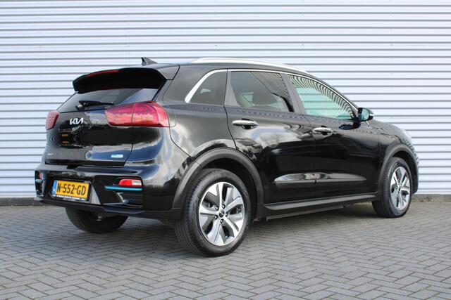 KIA e-Niro DynamicPlusLine 64 kWh | Warmtepomp | Schuif/kantel dak | 17" LM | Airco | Cruise | Navi | Camera |