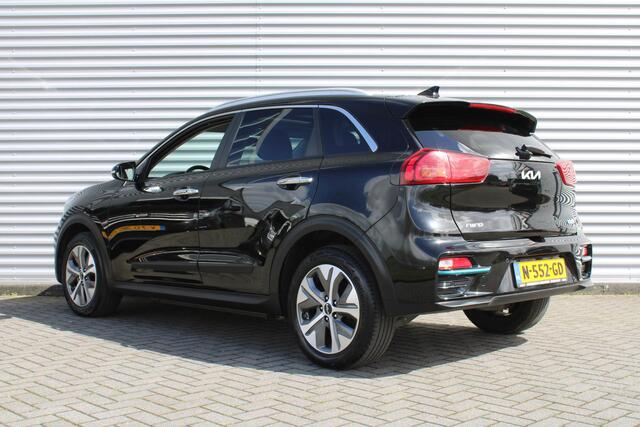 KIA e-Niro DynamicPlusLine 64 kWh | Warmtepomp | Schuif/kantel dak | 17" LM | Airco | Cruise | Navi | Camera |