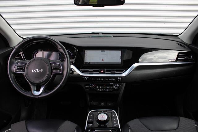 KIA e-Niro DynamicPlusLine 64 kWh | Warmtepomp | Schuif/kantel dak | 17" LM | Airco | Cruise | Navi | Camera |