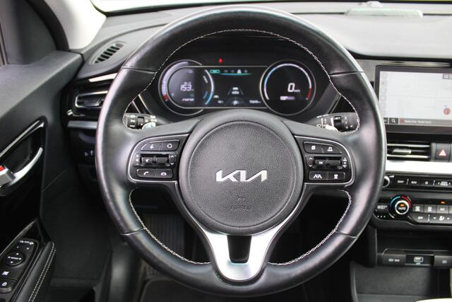 KIA e-Niro DynamicPlusLine 64 kWh | Warmtepomp | Schuif/kantel dak | 17" LM | Airco | Cruise | Navi | Camera |