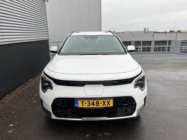 KIA e-Niro EV DynamicPlusLine 64.8 kWh Schuif/kanteldak, Navigatie, Dodehoekdetectie, Lederen bekleding, Stoel- & Stuurwielverwarming, Parkeersensoren voor & achter, BTW-auto, Elektrische achterklep