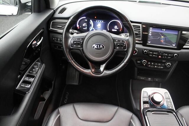 KIA e-Niro ExecutiveLine 64 kWh 2019 | INCL BTW | 1e Eigenaar | Airco | Achteruitrij Camera | DAB Radio | Carplay | Stoel Verwarming & Verkoeling | Stuur Verwarming | Elektrische Stoelen | 2 Sleutels | Nationale Autopas