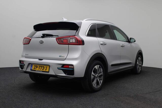 KIA e-Niro ExecutiveLine 64 kWh 2019 | INCL BTW | 1e Eigenaar | Airco | Achteruitrij Camera | DAB Radio | Carplay | Stoel Verwarming & Verkoeling | Stuur Verwarming | Elektrische Stoelen | 2 Sleutels | Nationale Autopas