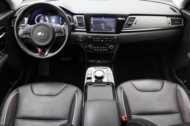 KIA e-Niro ExecutiveLine 64 kWh 2019 | INCL BTW | 1e Eigenaar | Airco | Achteruitrij Camera | DAB Radio | Carplay | Stoel Verwarming & Verkoeling | Stuur Verwarming | Elektrische Stoelen | 2 Sleutels | Nationale Autopas