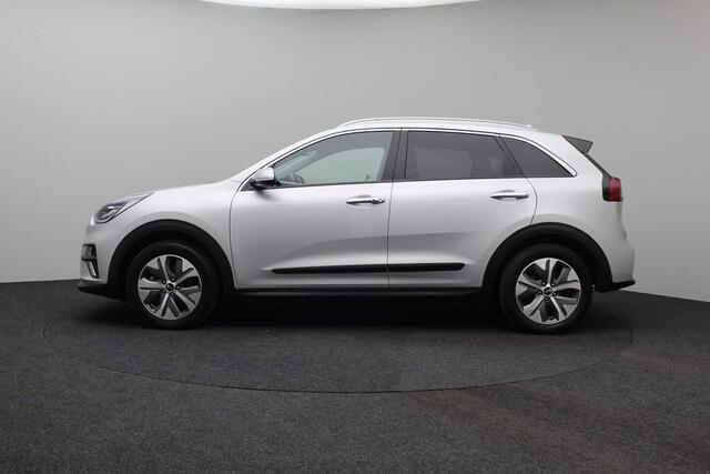 KIA e-Niro ExecutiveLine 64 kWh 2019 | INCL BTW | 1e Eigenaar | Airco | Achteruitrij Camera | DAB Radio | Carplay | Stoel Verwarming & Verkoeling | Stuur Verwarming | Elektrische Stoelen | 2 Sleutels | Nationale Autopas