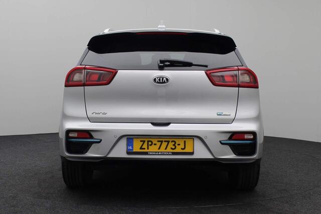 KIA e-Niro ExecutiveLine 64 kWh 2019 | INCL BTW | 1e Eigenaar | Airco | Achteruitrij Camera | DAB Radio | Carplay | Stoel Verwarming & Verkoeling | Stuur Verwarming | Elektrische Stoelen | 2 Sleutels | Nationale Autopas