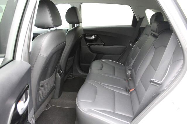 KIA e-Niro ExecutiveLine 64 kWh 2019 | INCL BTW | 1e Eigenaar | Airco | Achteruitrij Camera | DAB Radio | Carplay | Stoel Verwarming & Verkoeling | Stuur Verwarming | Elektrische Stoelen | 2 Sleutels | Nationale Autopas