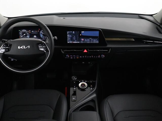 KIA e-Niro EV Edition Advanced 64.8 kWh | Snel leverbaar! | Navigatie | Parkeercamera | Verwarmde voorstoelen | Stuurwiel verwarmd |