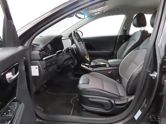 KIA e-Niro DynamicLine 39 kWh (136 PK) 1e-Eig. Keurig-Onderh. BOVAG-Garantie. NL-Auto. Half-Leer, Navigatie/Apple-Carplay/Android-Auto, Adaptive-Cruisecontrol, Keyless-Entry/Start, Parkeersensoren, Achteruitrijcamera, DAB, Licht-Zicht-Pakket, Lm-Velgen-17Inch, Priva