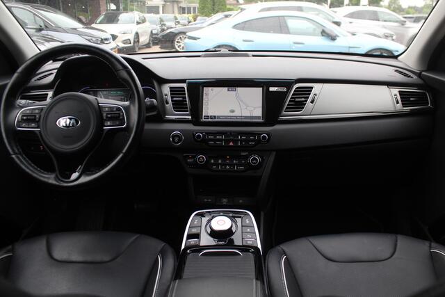 KIA e-Niro ExecutiveLine 64 kWh / Camera / Leder / Keyless / Stoelventilatie / Navigatie / Dodehoek / DAB / Cruise Control