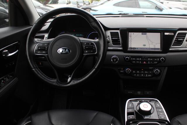 KIA e-Niro ExecutiveLine 64 kWh / Camera / Leder / Keyless / Stoelventilatie / Navigatie / Dodehoek / DAB / Cruise Control