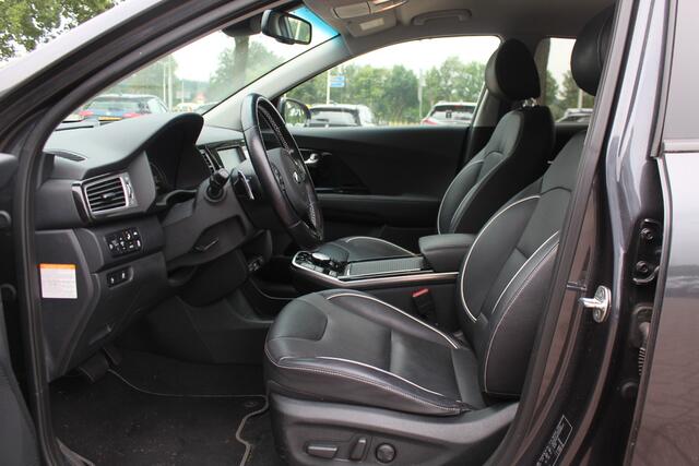 KIA e-Niro ExecutiveLine 64 kWh / Camera / Leder / Keyless / Stoelventilatie / Navigatie / Dodehoek / DAB / Cruise Control