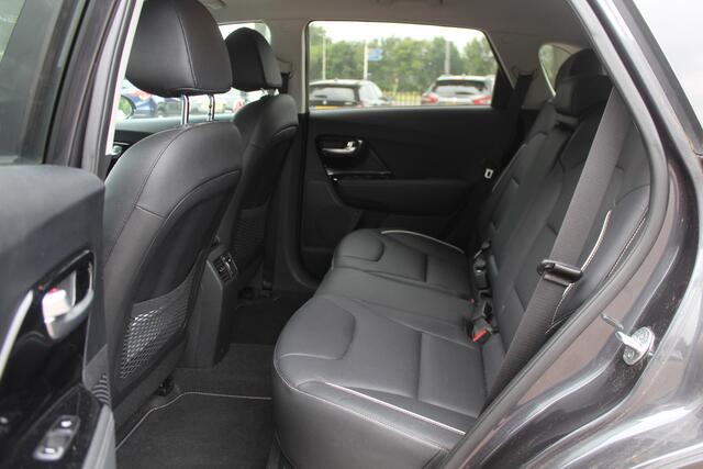 KIA e-Niro ExecutiveLine 64 kWh / Camera / Leder / Keyless / Stoelventilatie / Navigatie / Dodehoek / DAB / Cruise Control