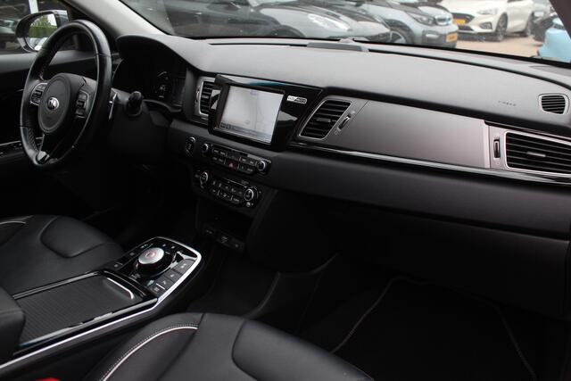 KIA e-Niro ExecutiveLine 64 kWh / Camera / Leder / Keyless / Stoelventilatie / Navigatie / Dodehoek / DAB / Cruise Control