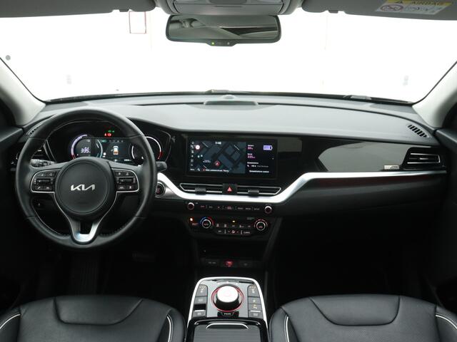 KIA e-Niro ExecutiveLine 64 kWh | 3 FASE| Navigatie | Camera | Parkeersensoren | Schuif/kanteldak | Stoelverwarming | Trekhaak |