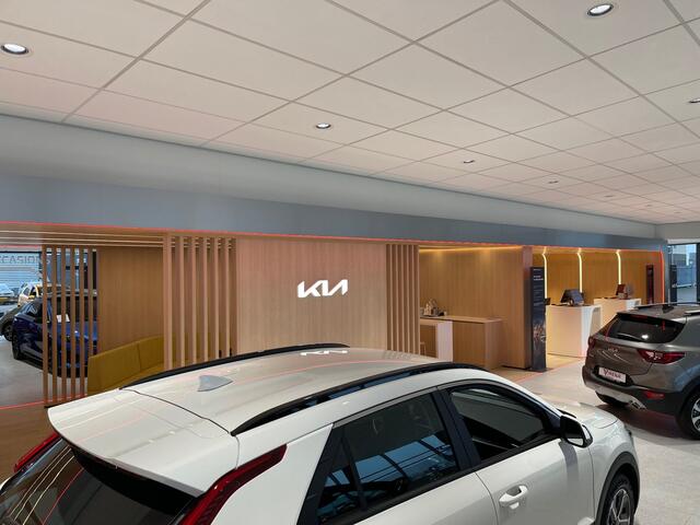 KIA e-Niro EV Light Edition 64.8 kWh - Navigatie - Climate Control - Apple Carplay/Android Auto - Fabrieksgarantie tot 05-2031