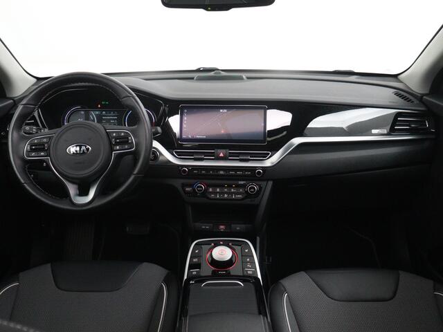 KIA e-Niro DynamicPlusLine 64 kWh | Navigatie | Schuifdak | LED | Stuur-/Stoelverwarming |