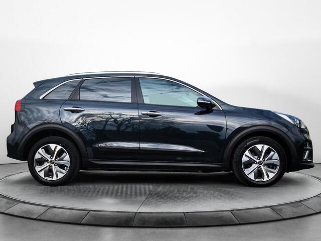 KIA e-Niro DynamicLine 39 kWh (136 PK) (Subsidie Mogelijk) 1e-Eig. Dealer-Onderh. BOVAG-Garantie. NL-Auto. Half-Leer, Navigatie/Apple-CArplay/Android-Auto, Adaptive-Cruisecontrol, Keyless-Entry/Start, Parkeersensoren, Achteruitrijcamera, DAB, Licht-Zicht-Pakket, Lm-