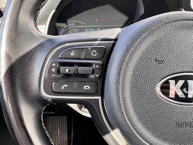 KIA e-Niro DynamicLine 64 kWh / Climate controle / Apple Carplay/Android Auto / Cruise Control / Navigatie / Lederen/stof Bekleding /