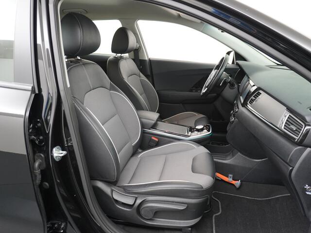 KIA e-Niro DynamicLine 64kWh AUT 204pk Navi Auto-Pilot Adaptive-Cruise+stop&go Apple Carplay Android Auto Pdc Led Ecc Keyless 1/2 Leder AEB Braking Lmv 17" Lane Assist Dwarsverkeerwaarsching 100% Dealeronderhouden Origineel Nederlandse auto
