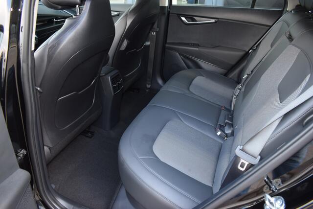 KIA e-Niro EV DynamicLine 64.8 kWh ECC Cr.Control-Adapt. Navi+Camera BT+USB Keyless Trekhaak 17"LMV PDC Tot 10jr. Kia-Garantie